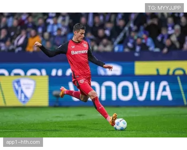 勒沃库森中场阿图尔草皮绊倒 膝盖严重扭伤含泪离场 勒沃库森中场阿图尔草皮绊倒 膝盖严重扭伤含泪离场